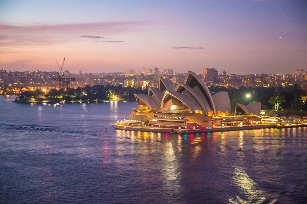 オペラハウスとシドニーの夜景