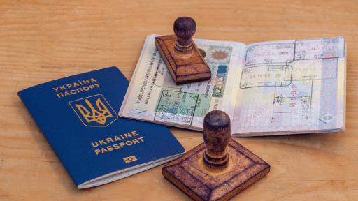 パスポートと出入国スタンプ